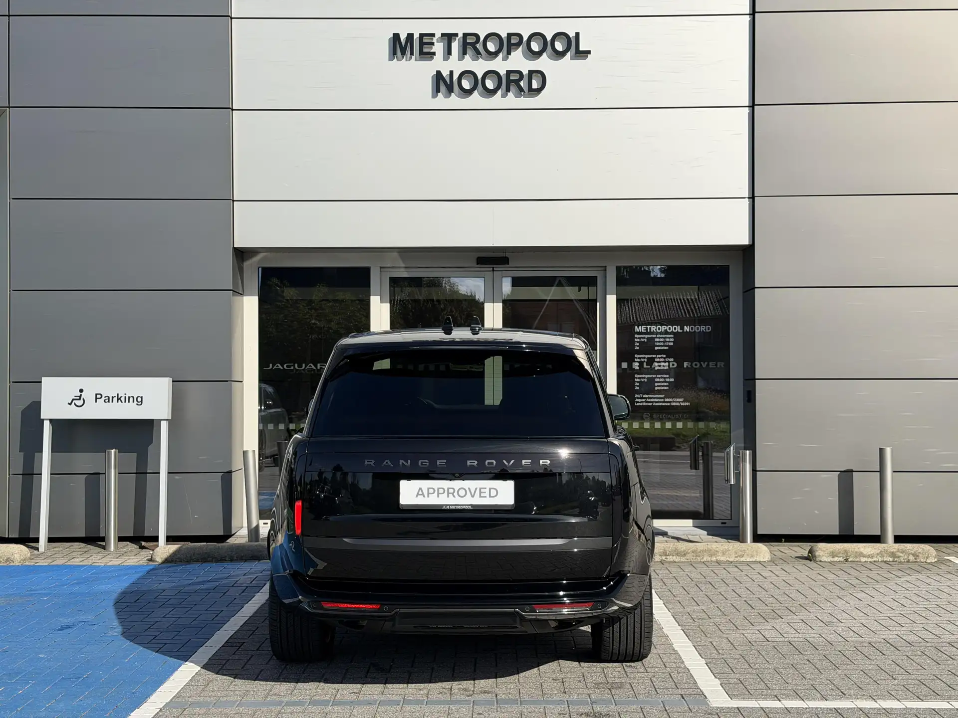 Land Rover Range Rover P550 2026 검정 사진 6