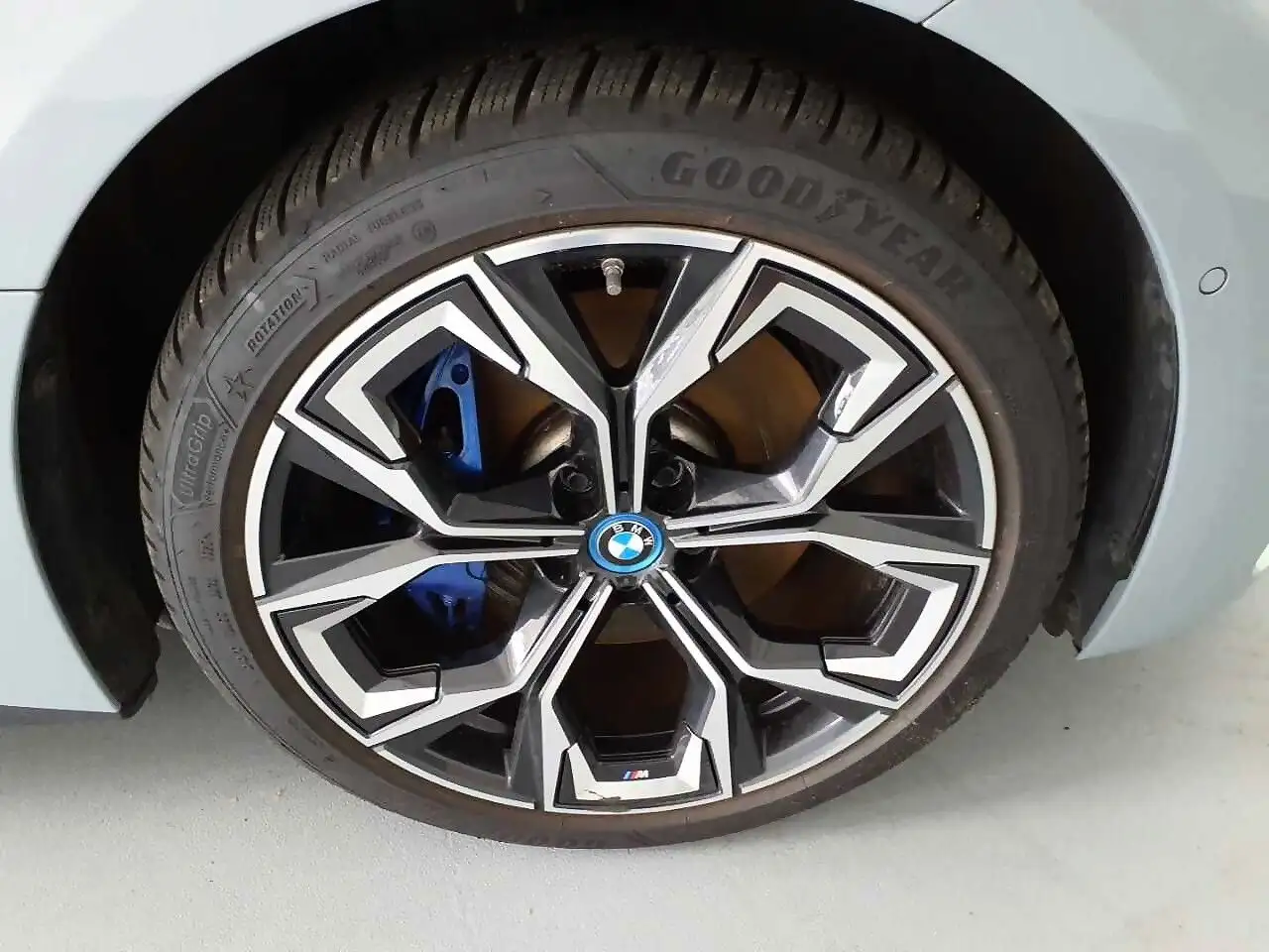 BMW i4 Gran Coupe eDrive40 80,7kWh M-Paket Wärmepumpe LE, миниатюра 17