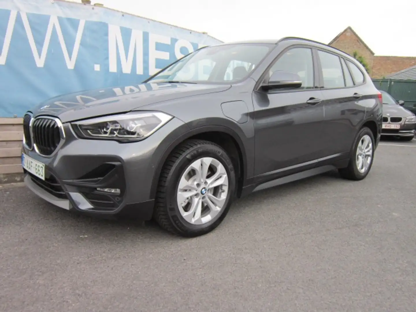 BMW X1 2.5eA xDrive PROF NAVI + LEDER + HEAD UP + DAB Grijs - 1