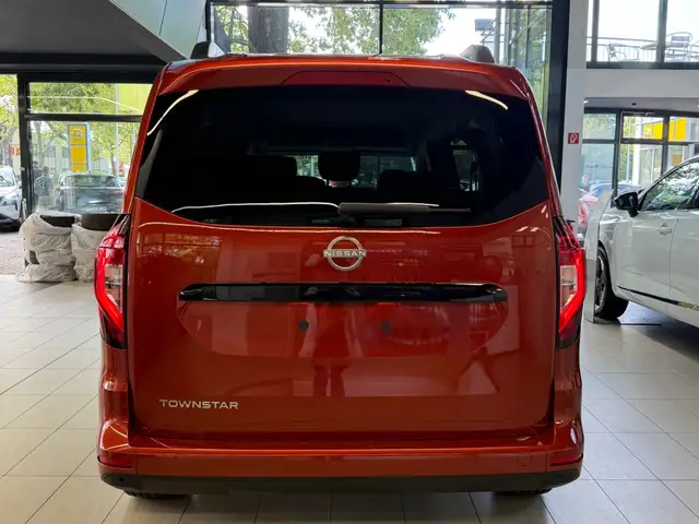 Nissan Townstar view 8