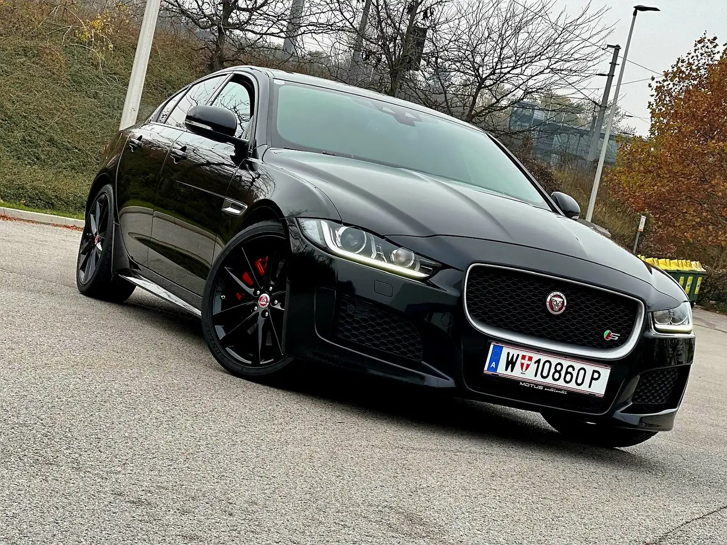 Jaguar XE S Aut. Schwarz - 1