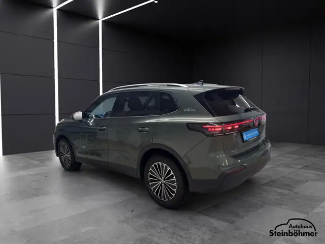Volkswagen Tiguan view 4