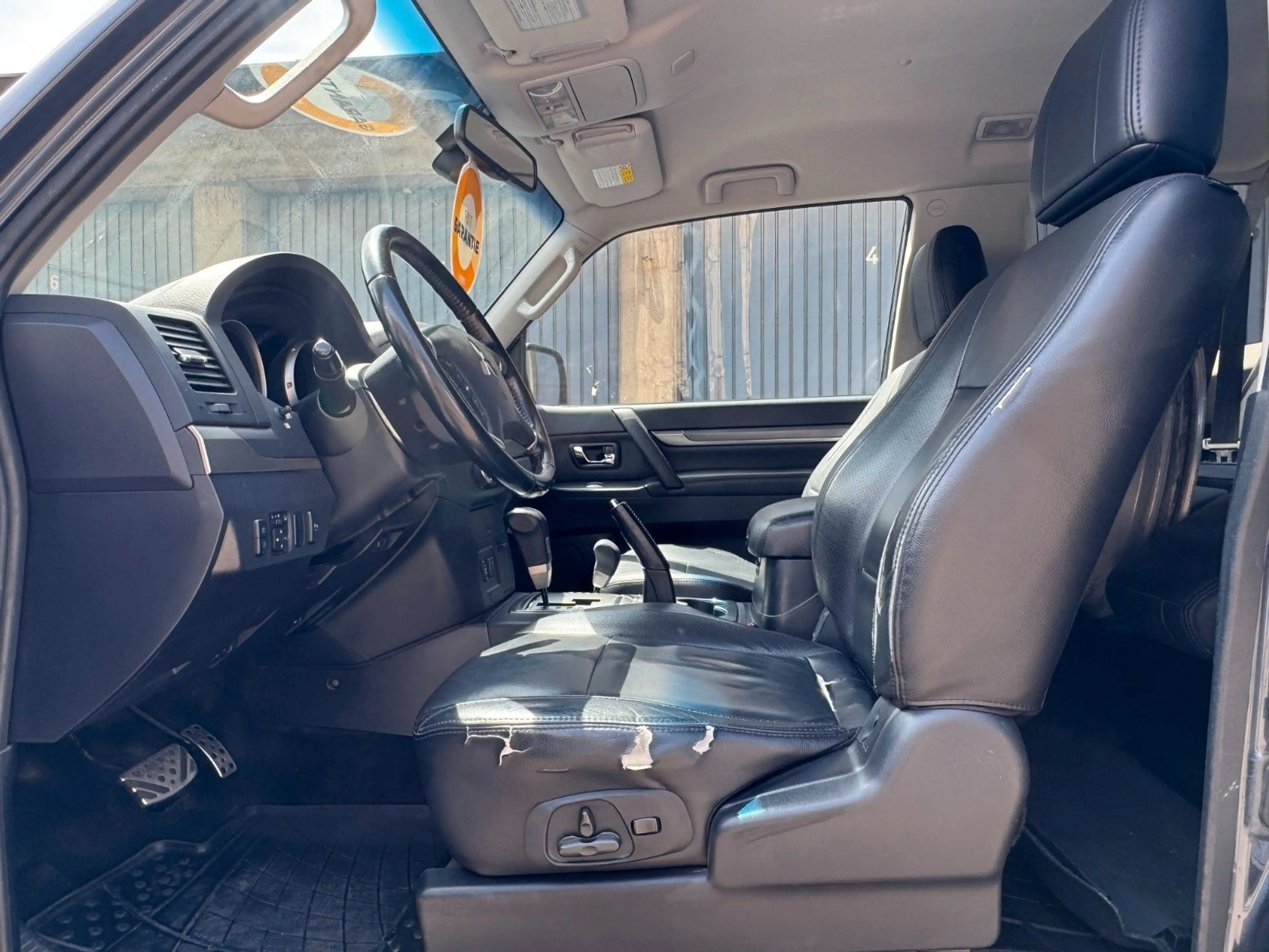 Mitsubishi Pajero 3.2 DI-D Intense Xenon*Leder*Sitzheizung — photo 12