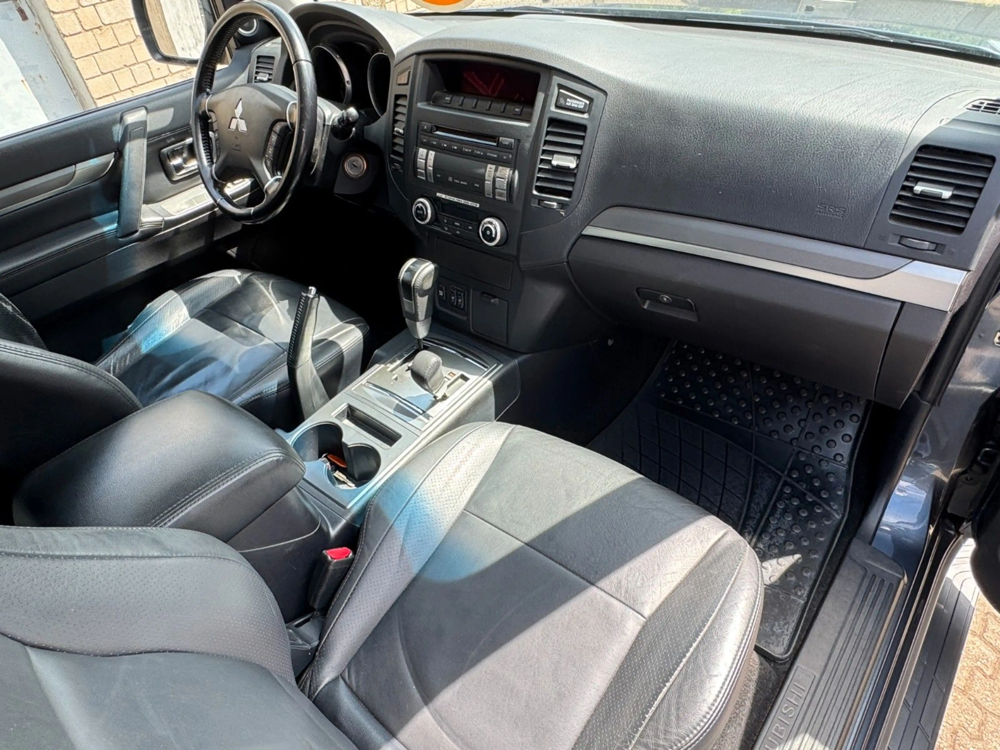 Mitsubishi Pajero 3.2 DI-D Intense Xenon*Leder*Sitzheizung — photo 15