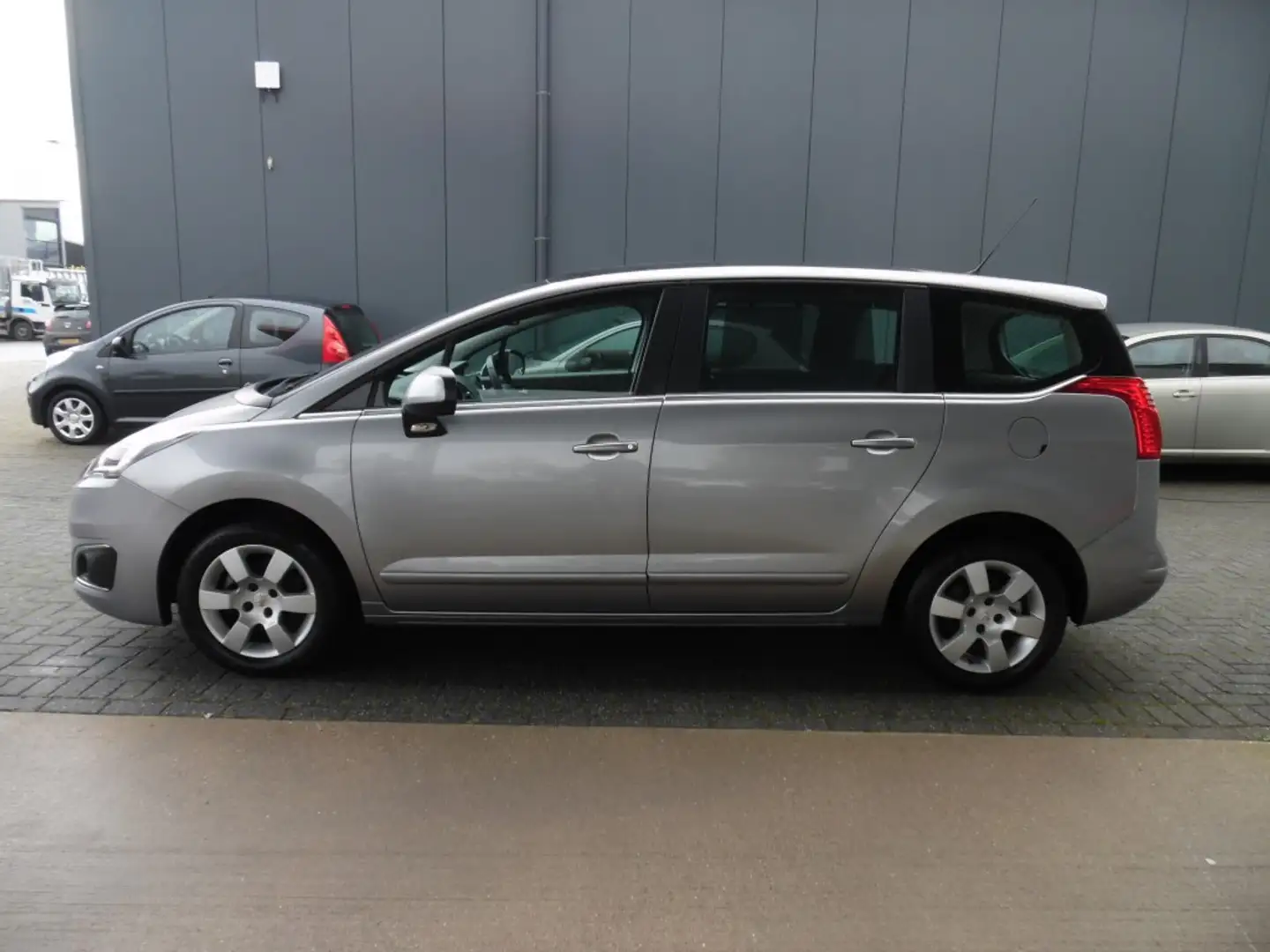 Peugeot 5008 1.6 VTI ACTIVE 5P. Grijs - 2