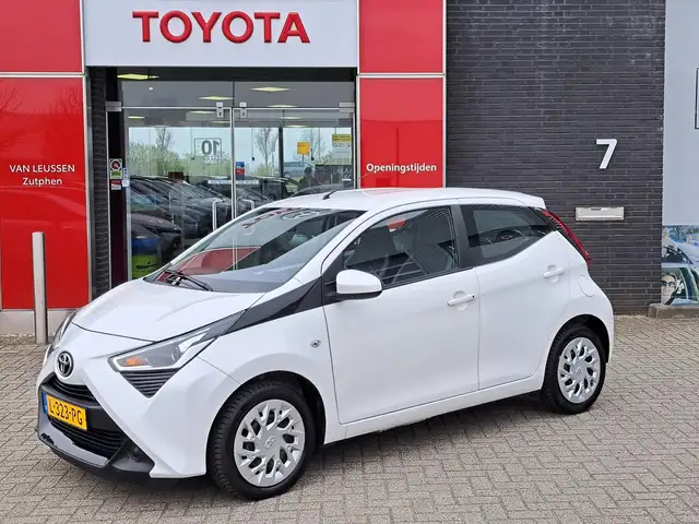 Toyota Aygo X X-PLAY CAMERA AIRCO APPLE/ANDROID AUDIO-STUURWIELB