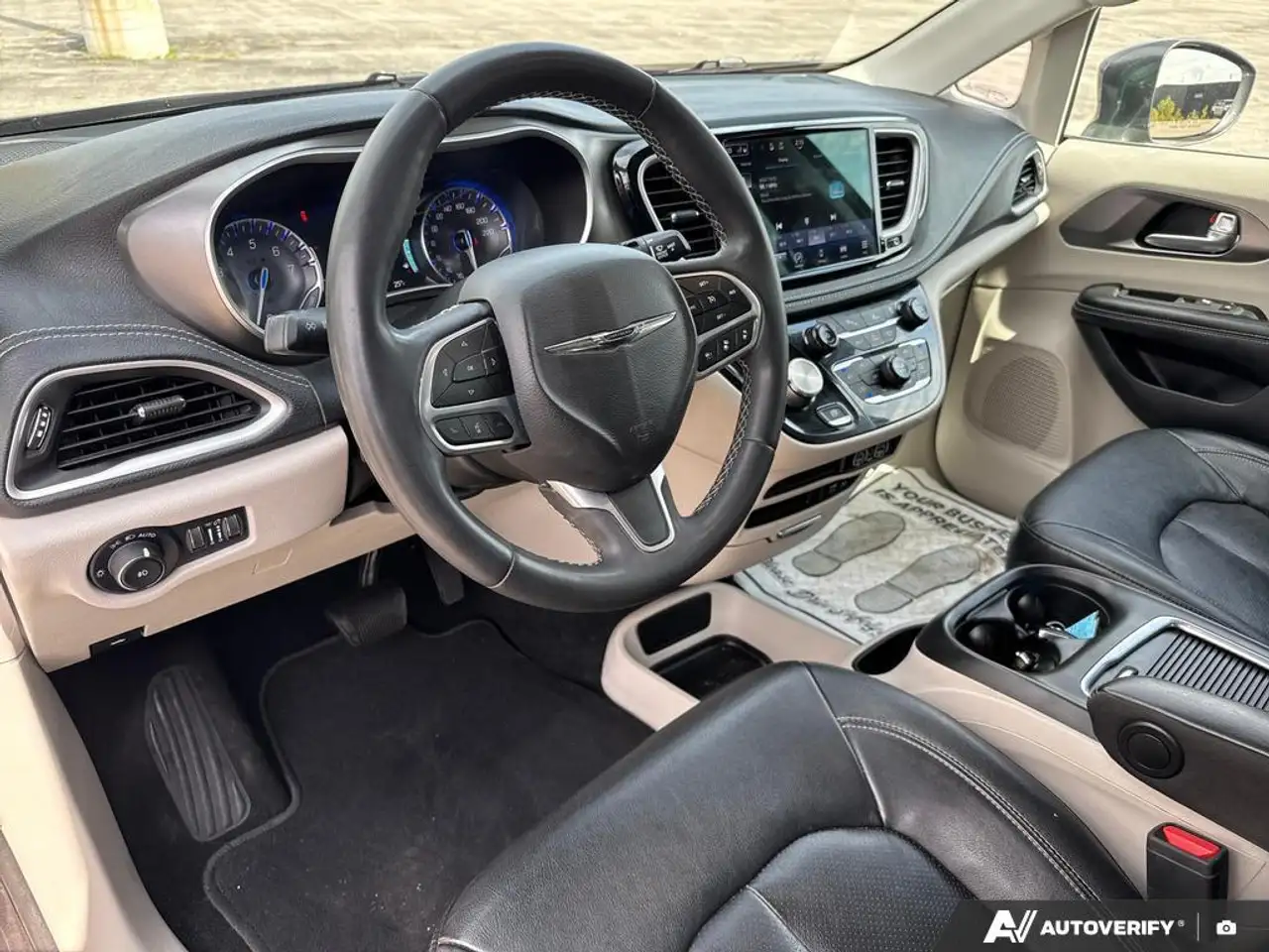 Chrysler Pacifica снимка Chrysler Pacifica