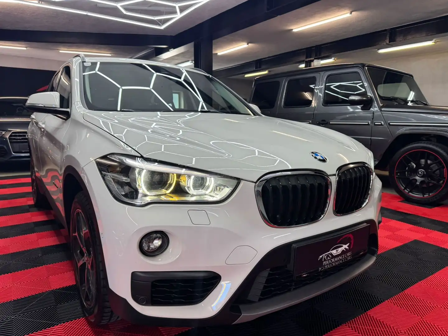 BMW X1 xDrive18d Sport Line Aut. Weiß - 2