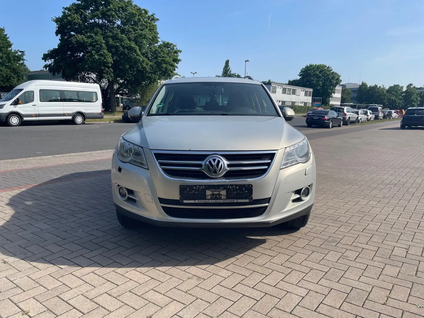 Volkswagen Tiguan Sport Automatik 4x4  AHK *TÜV NEU* Argent - 2