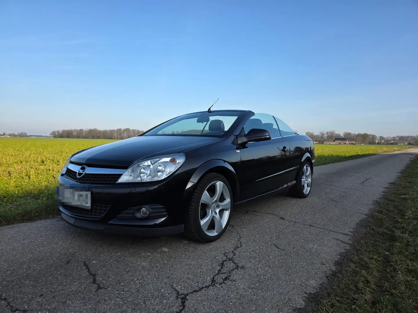 Opel Astra 1.8 Twin Top Cosmo Schwarz - 1