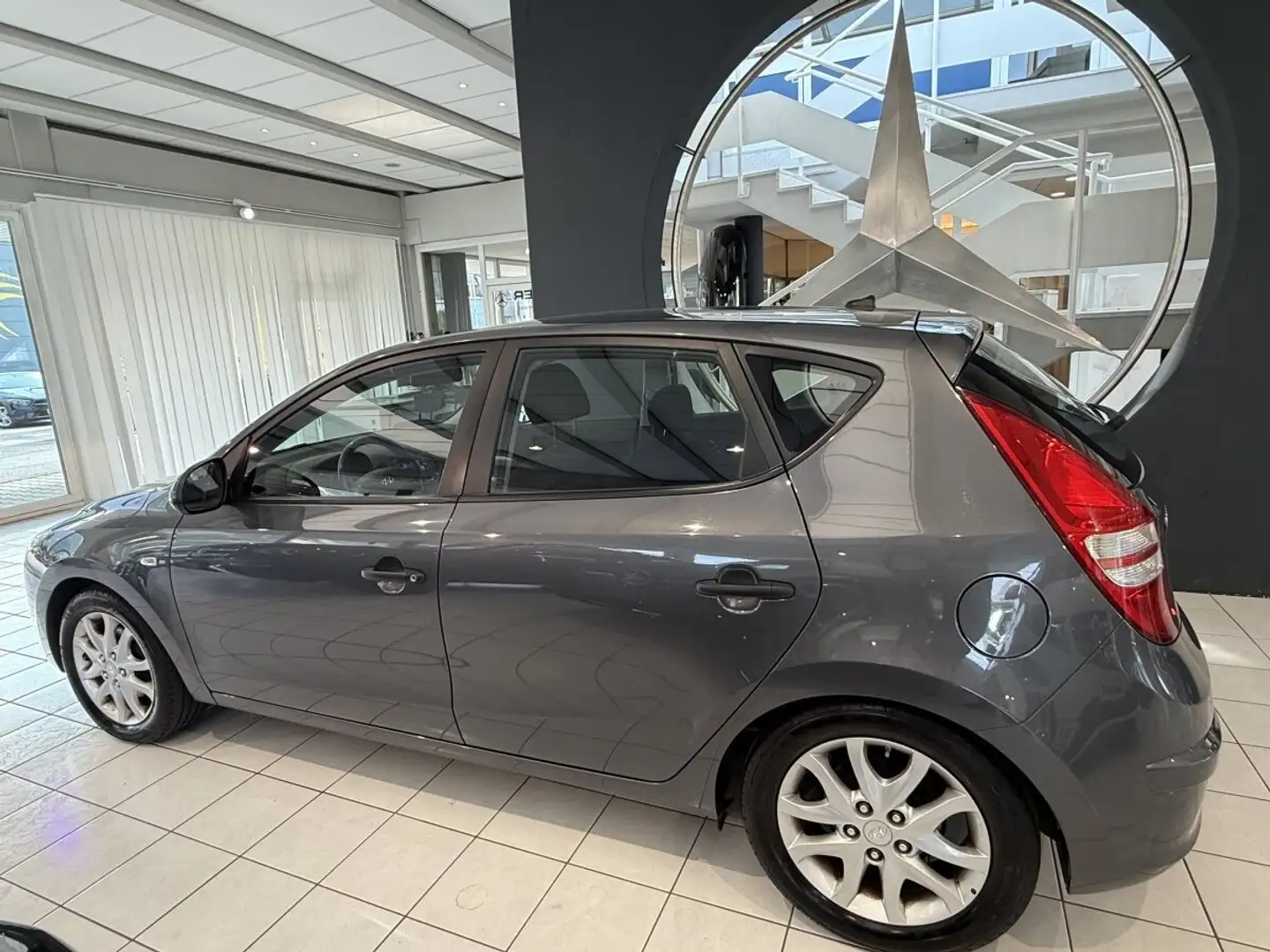 Hyundai i30 Comfort - KEIN PICKERL! Grau - 2