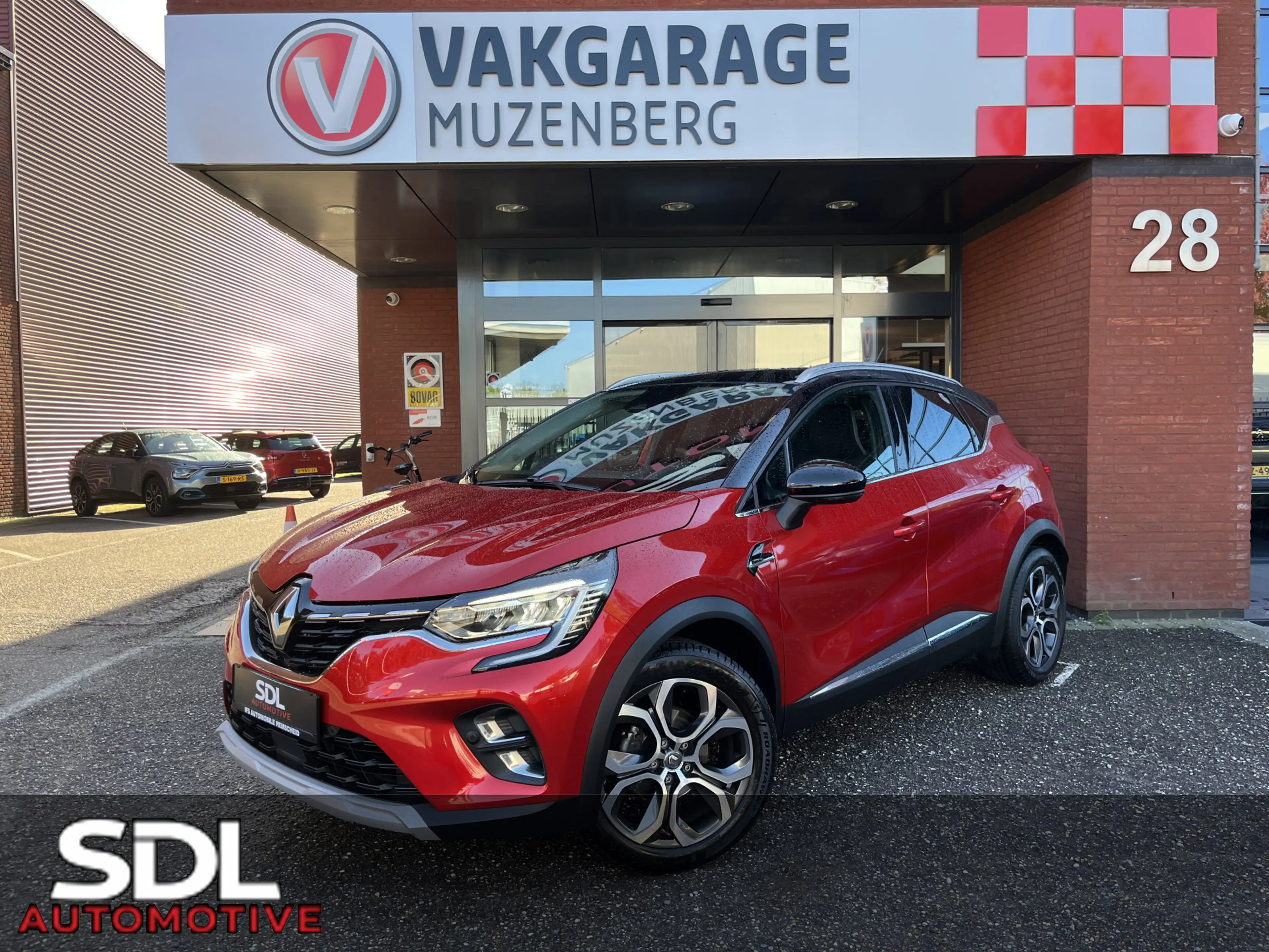 Renault Captur 1.3 TCe 130 Intens // DODEHOEK // KEYLESS // TREKH