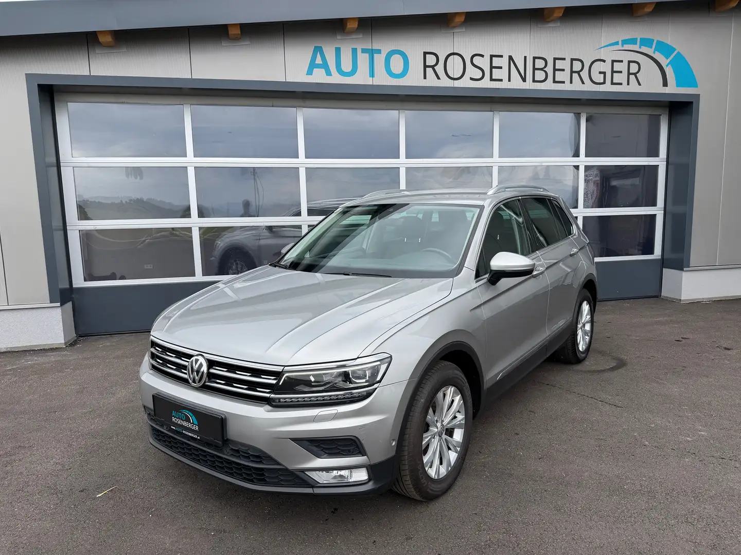 Volkswagen Tiguan Comfortline*TSI*RFK*LED*PDC*SHZ*NAVI*AHK*8fach*uvm Grau - 1