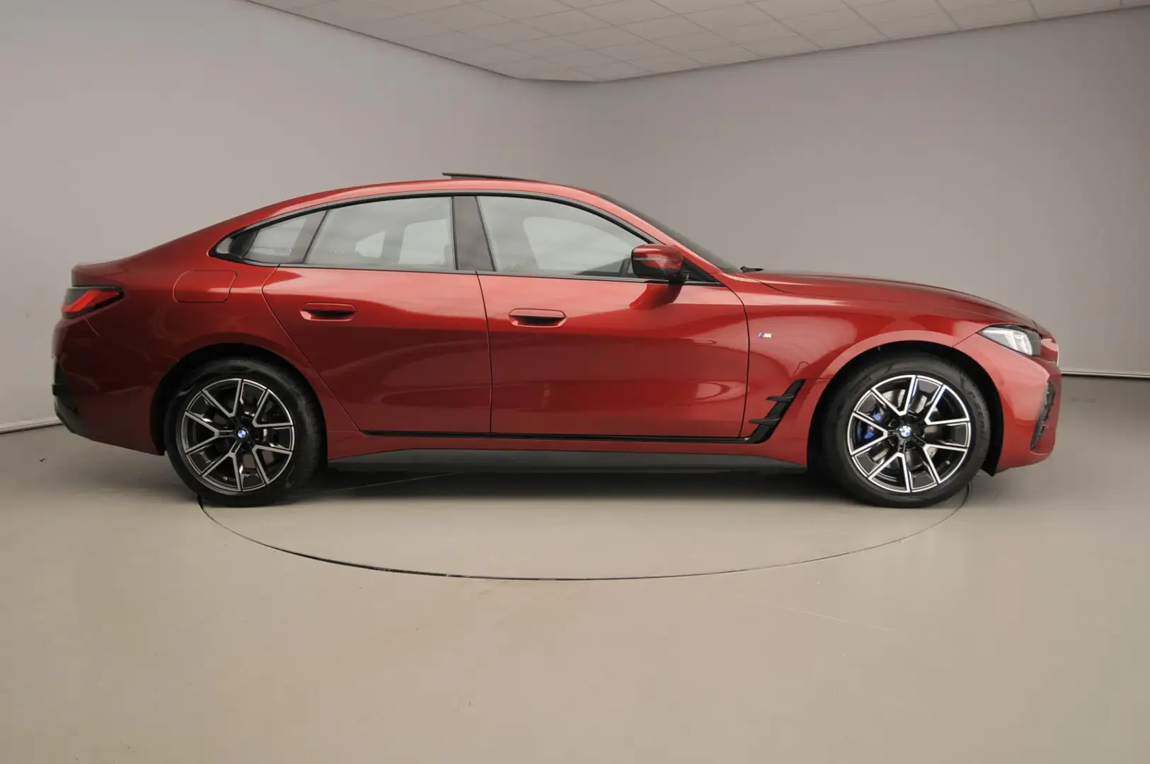 BMW i4 Gran Coupe eDrive35 | M-Sportpakket | LED | Leder Rood - 2