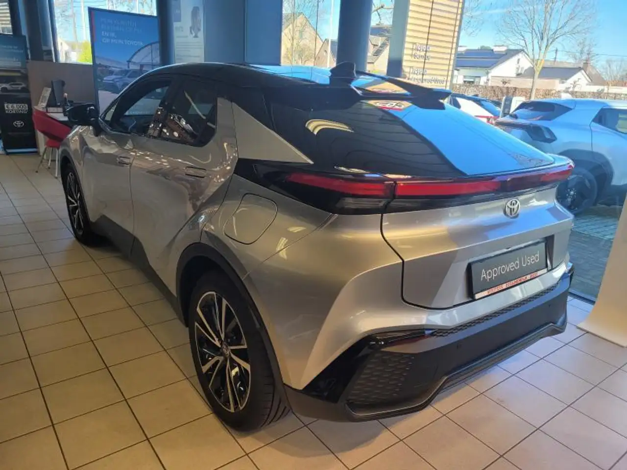 Toyota C-HR Premium + Safety Pack, миниатюра 2