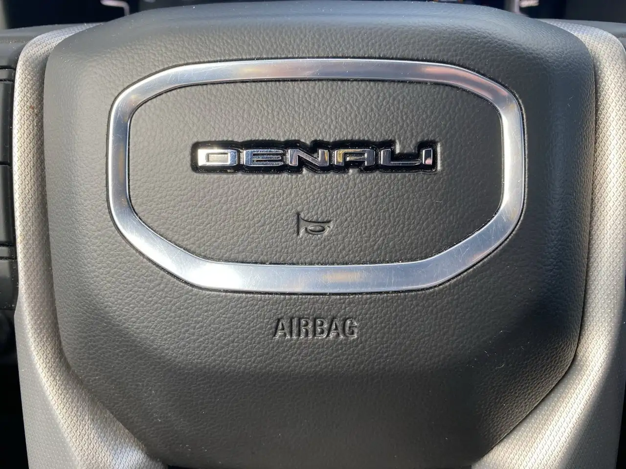 GMC Yukon снимка GMC Yukon
