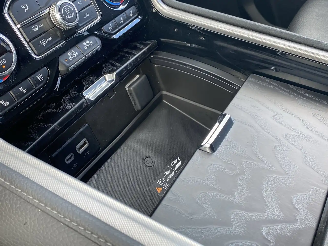GMC Yukon снимка GMC Yukon