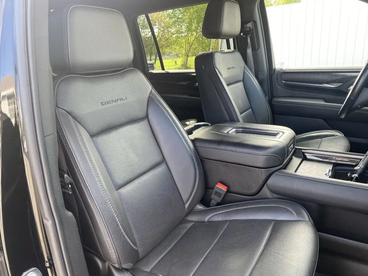 GMC Yukon снимка GMC Yukon