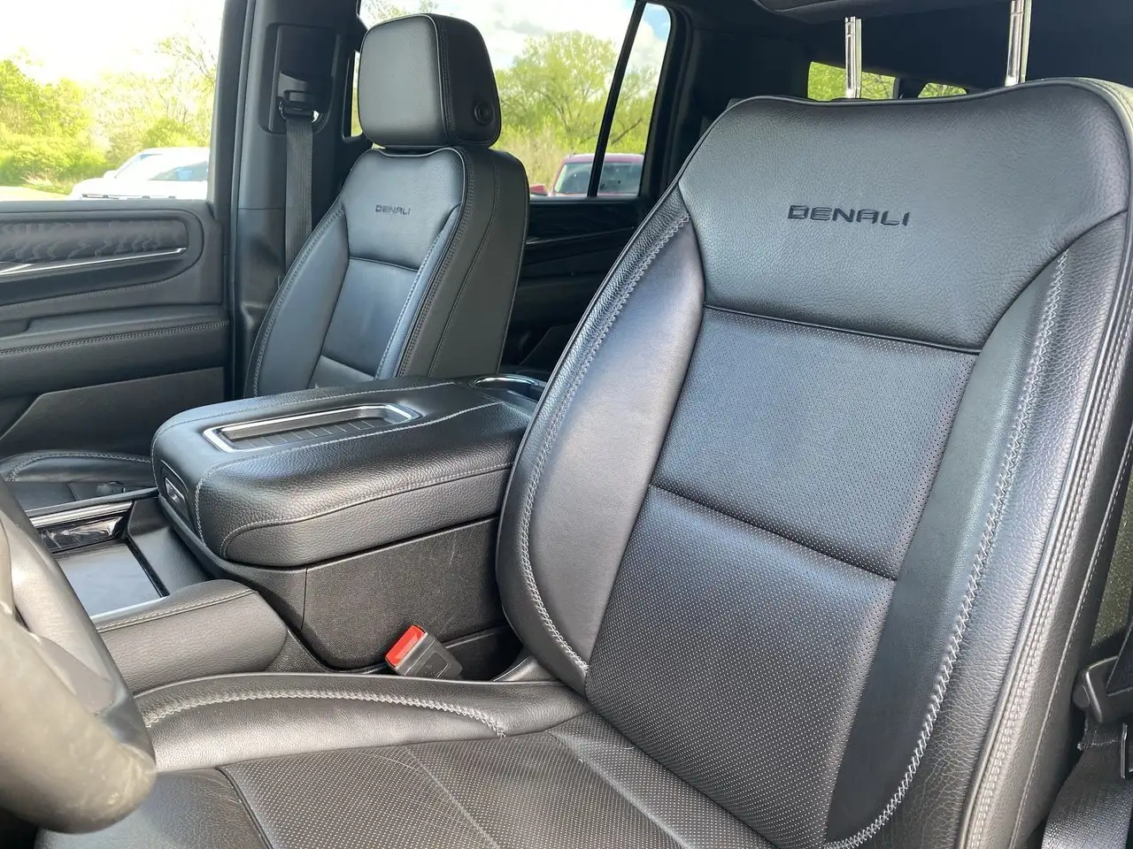 GMC Yukon снимка GMC Yukon
