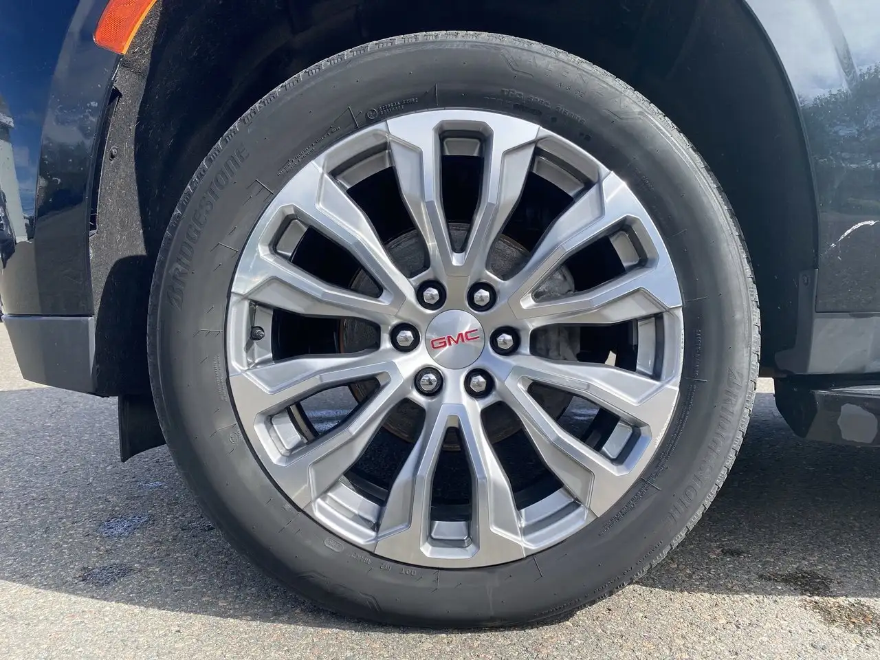 GMC Yukon снимка GMC Yukon