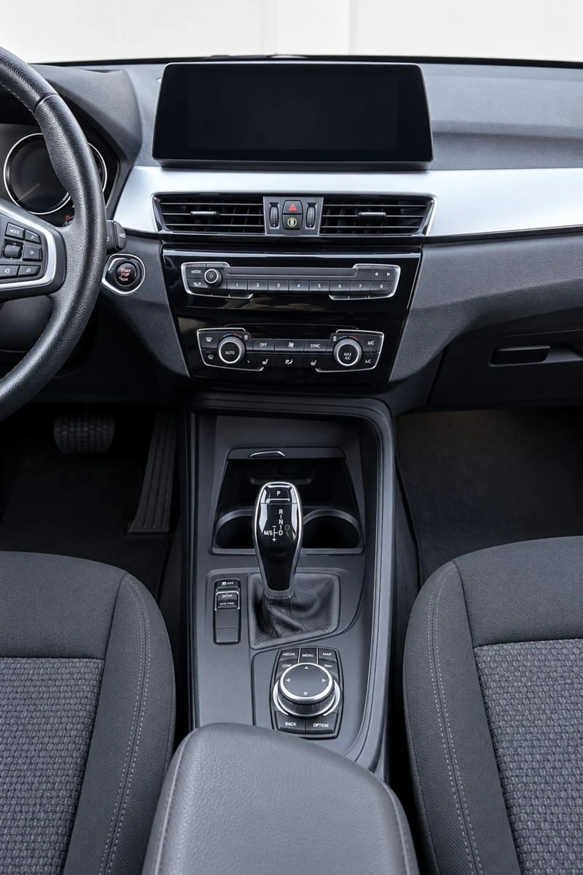 BMW X1 sDrive 18d HUD+AHKPL+E-HECKKLAPPE+ACC+SRuWR — photo 16