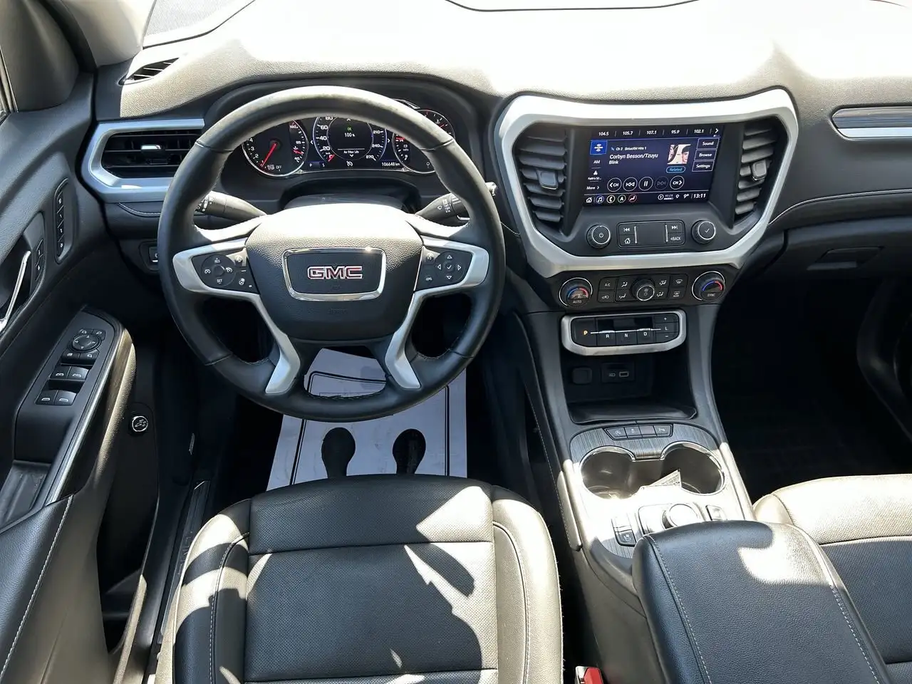GMC Acadia снимка GMC Acadia