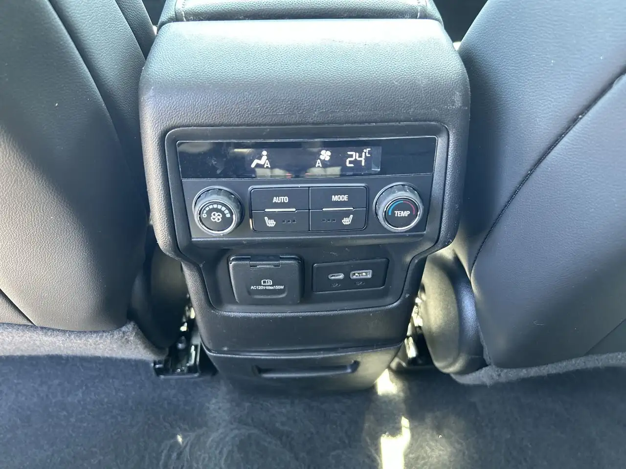 GMC Acadia снимка GMC Acadia