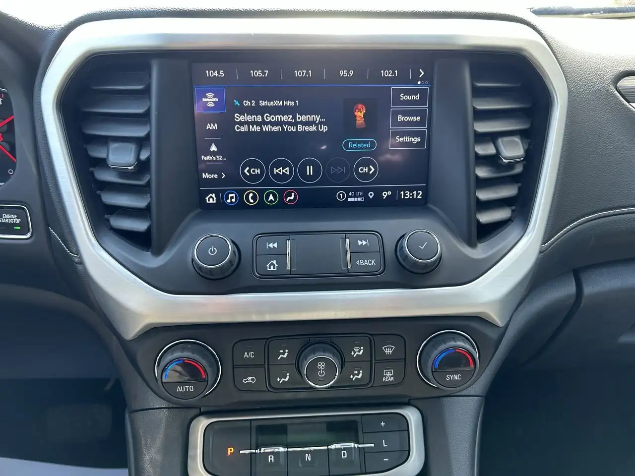 GMC Acadia снимка GMC Acadia