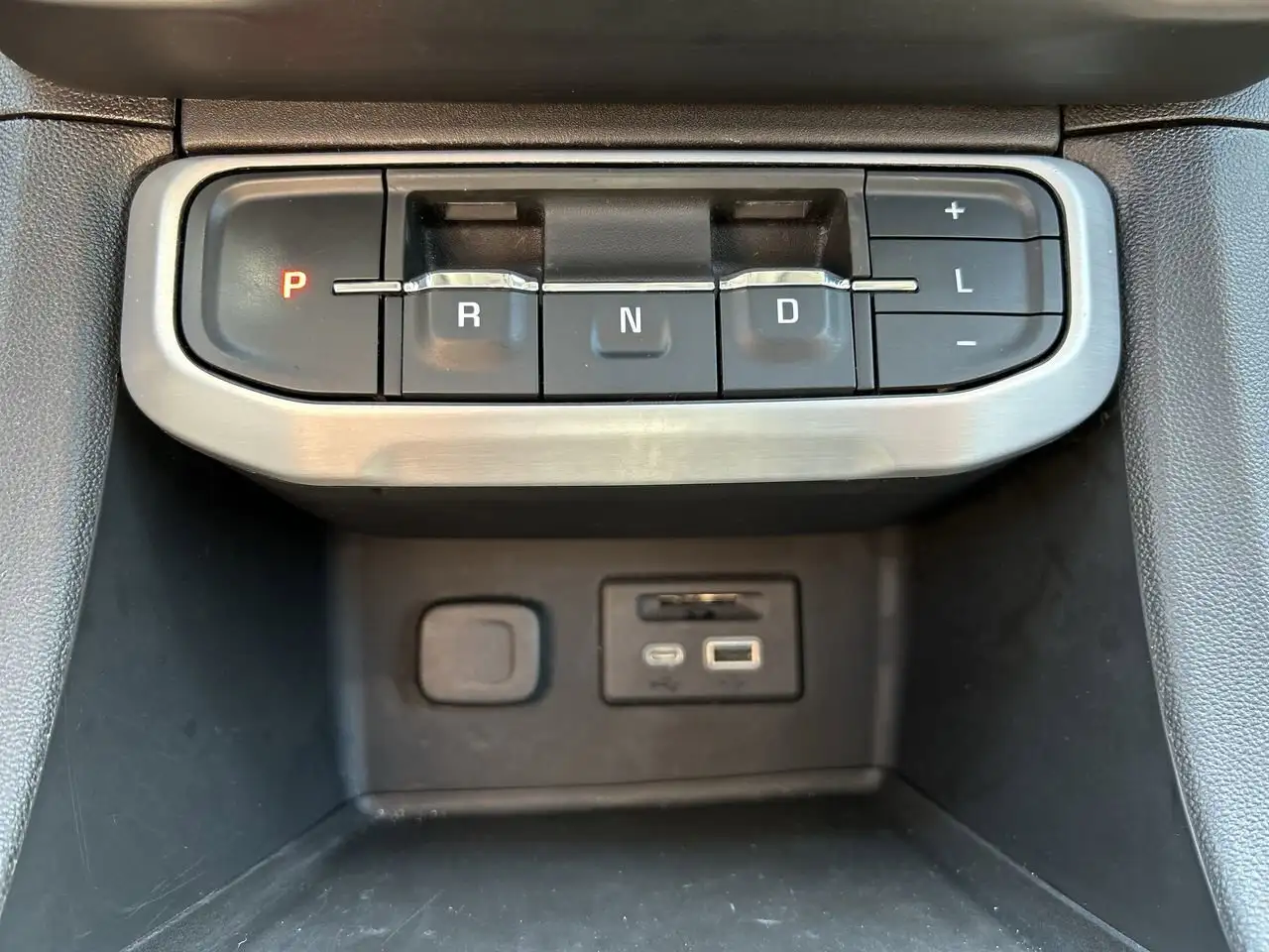 GMC Acadia снимка GMC Acadia