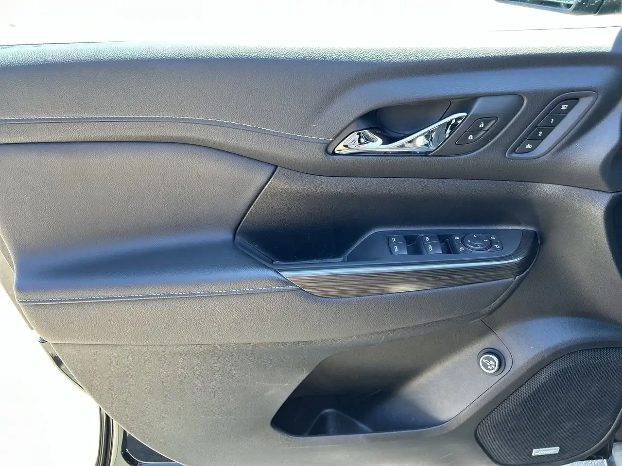 GMC Acadia снимка GMC Acadia