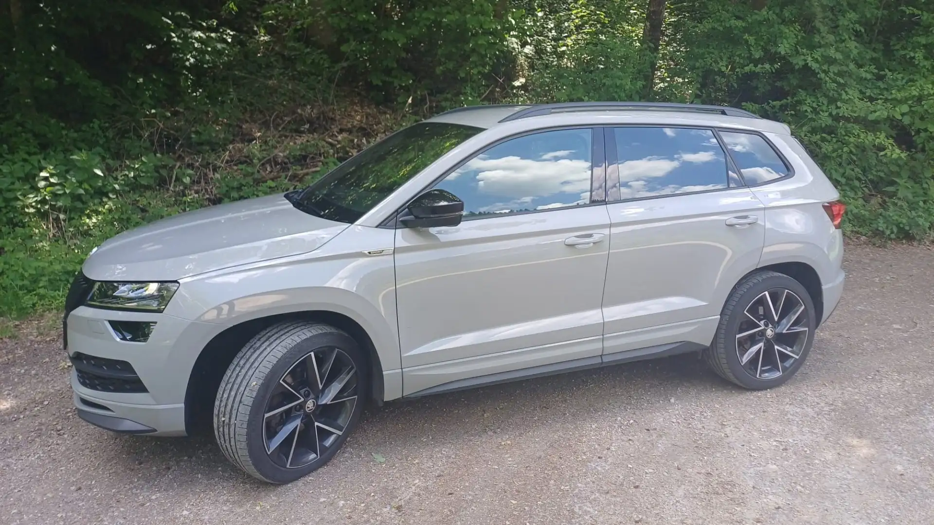 Skoda Karoq 2,0 TDI SCR 4x4 Sportline DSG Grau - 2