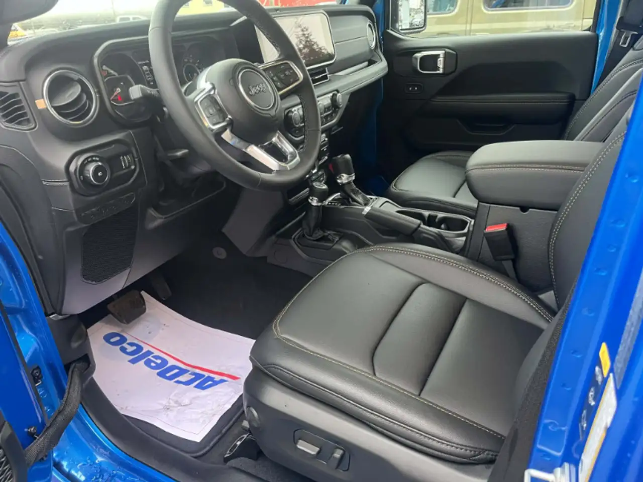 Jeep Wrangler снимка Jeep Wrangler