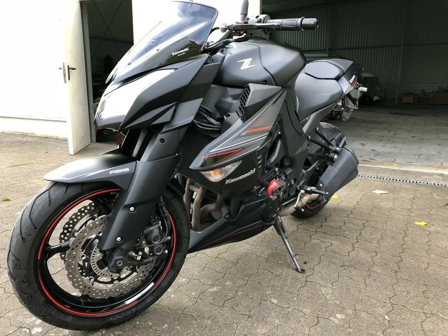 Kawasaki Z 1000 crna - 1
