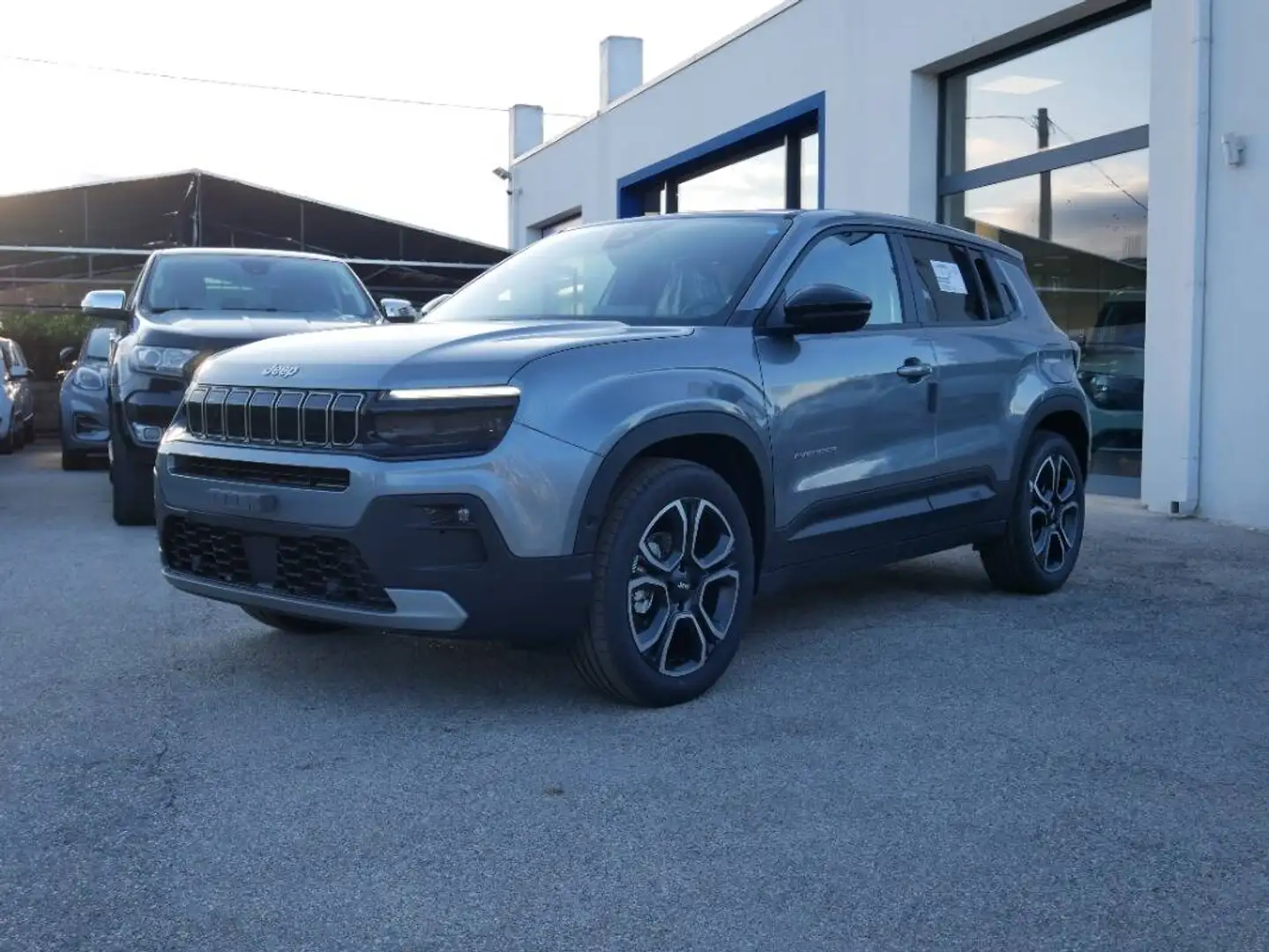 Jeep Avenger 1.2 turbo Summit fwd 100cv Gris - 1