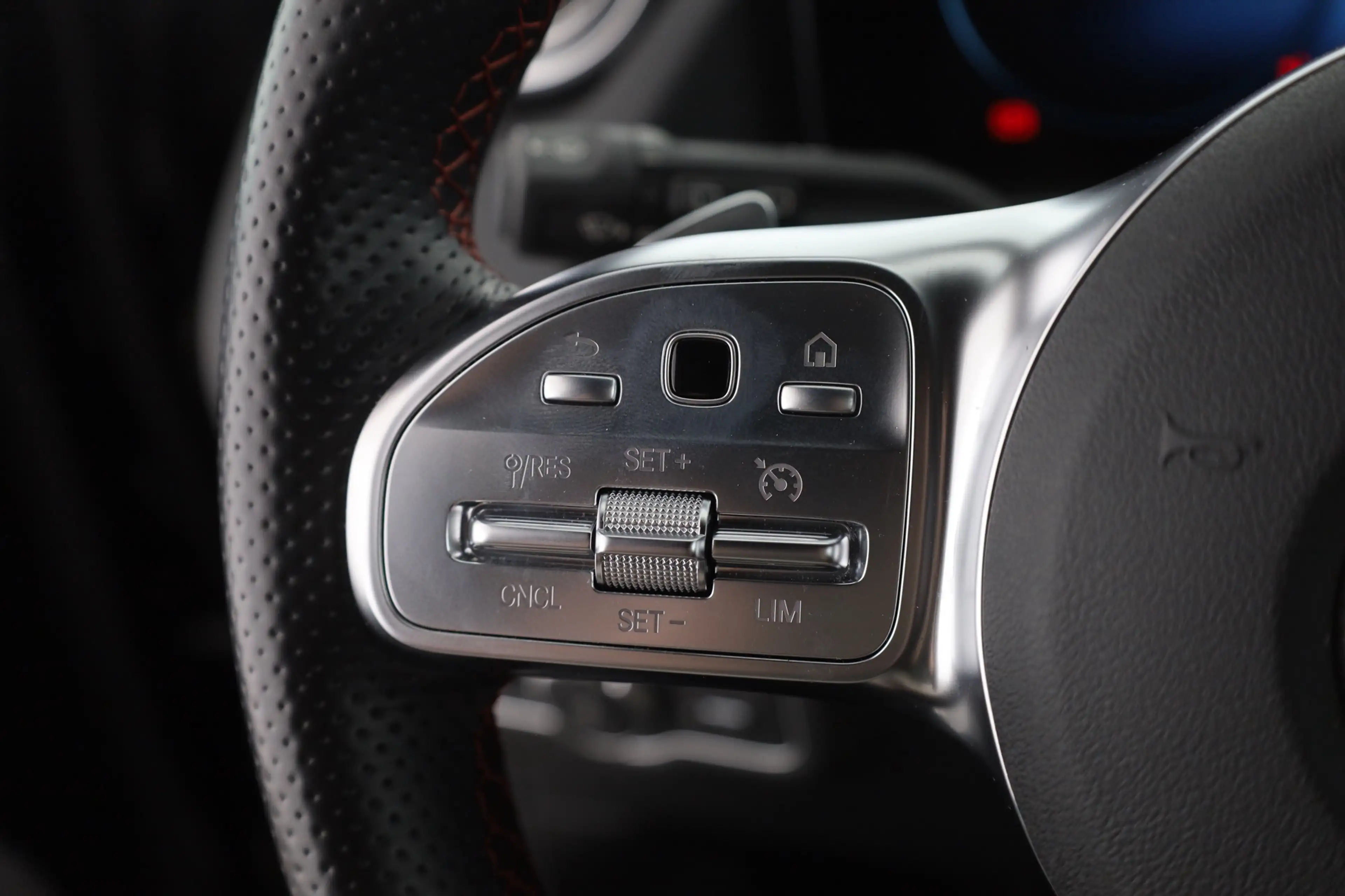 Mercedes-Benz EQA 250 AMG Line LED Navi Alcantara Kamera DAB — photo 15