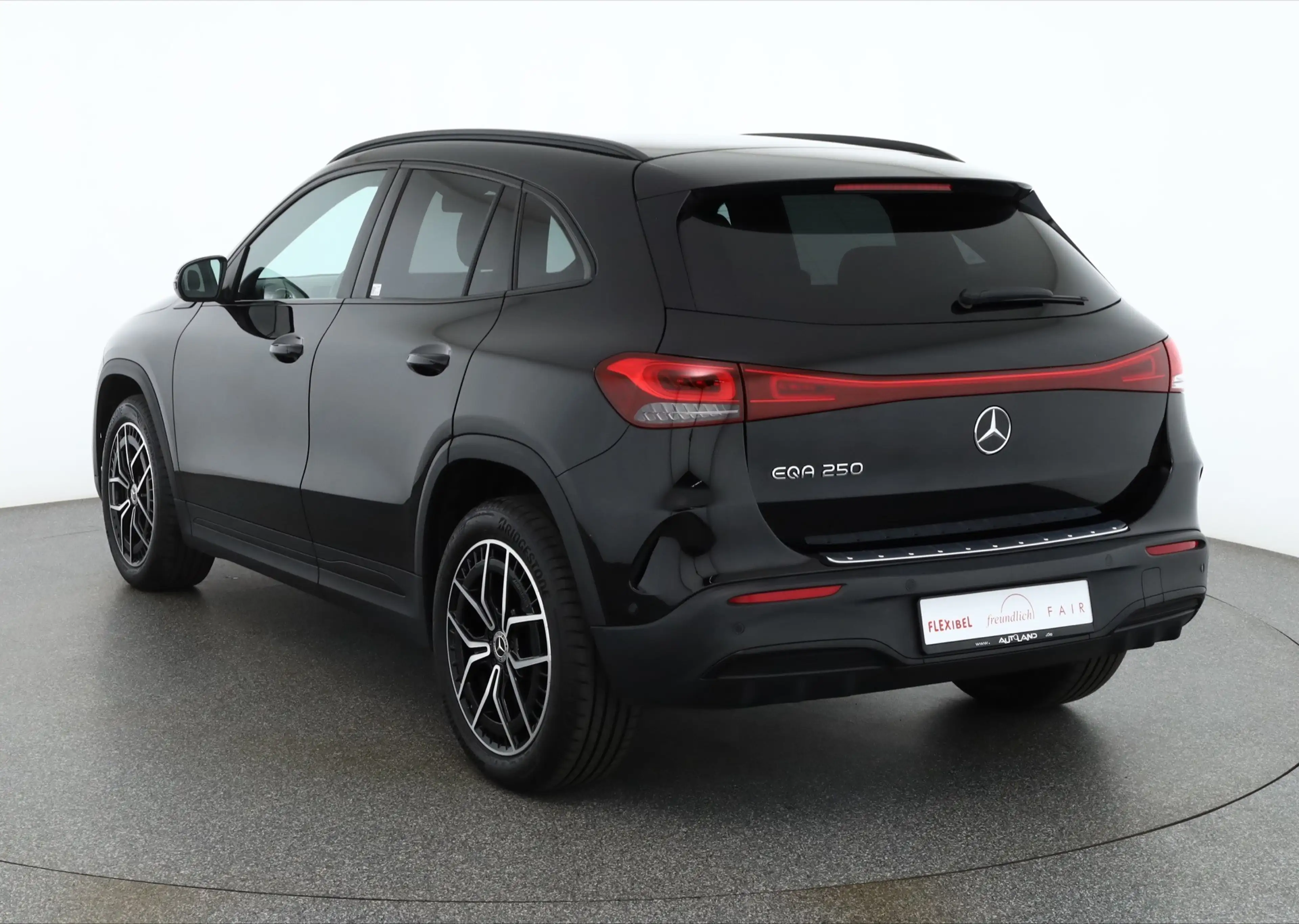 Mercedes-Benz EQA 250 AMG Line LED Navi Alcantara Kamera DAB — photo 3