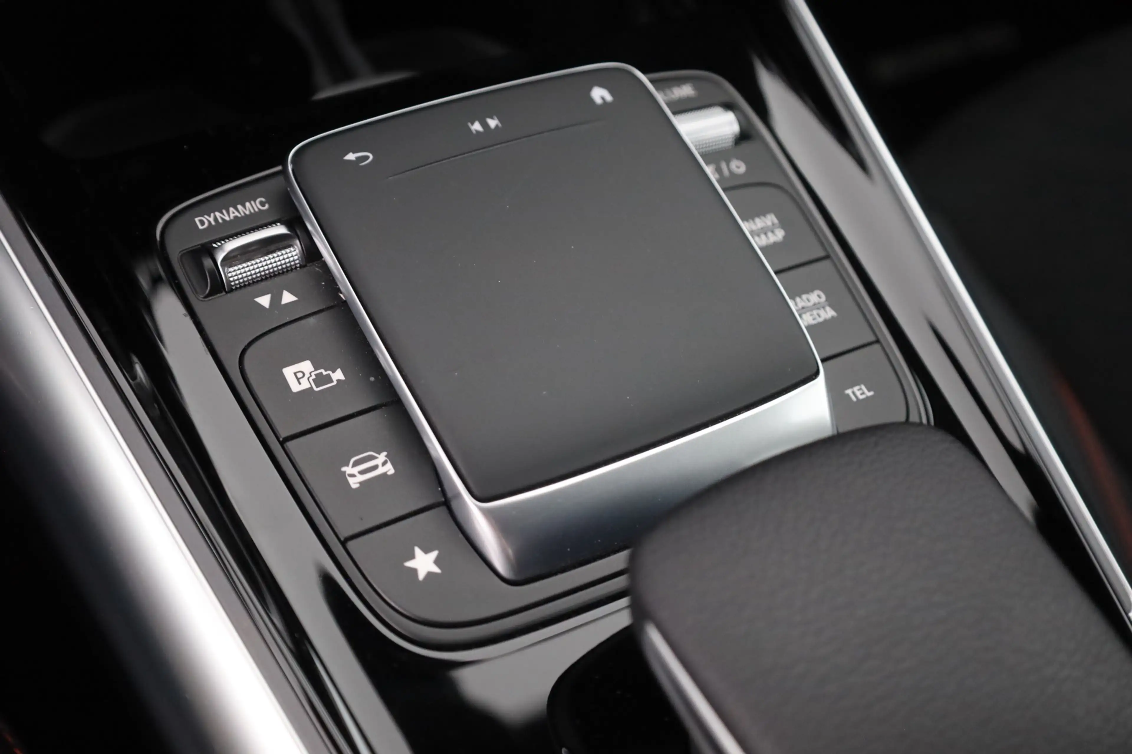 Mercedes-Benz EQA 250 AMG Line LED Navi Alcantara Kamera DAB — photo 13