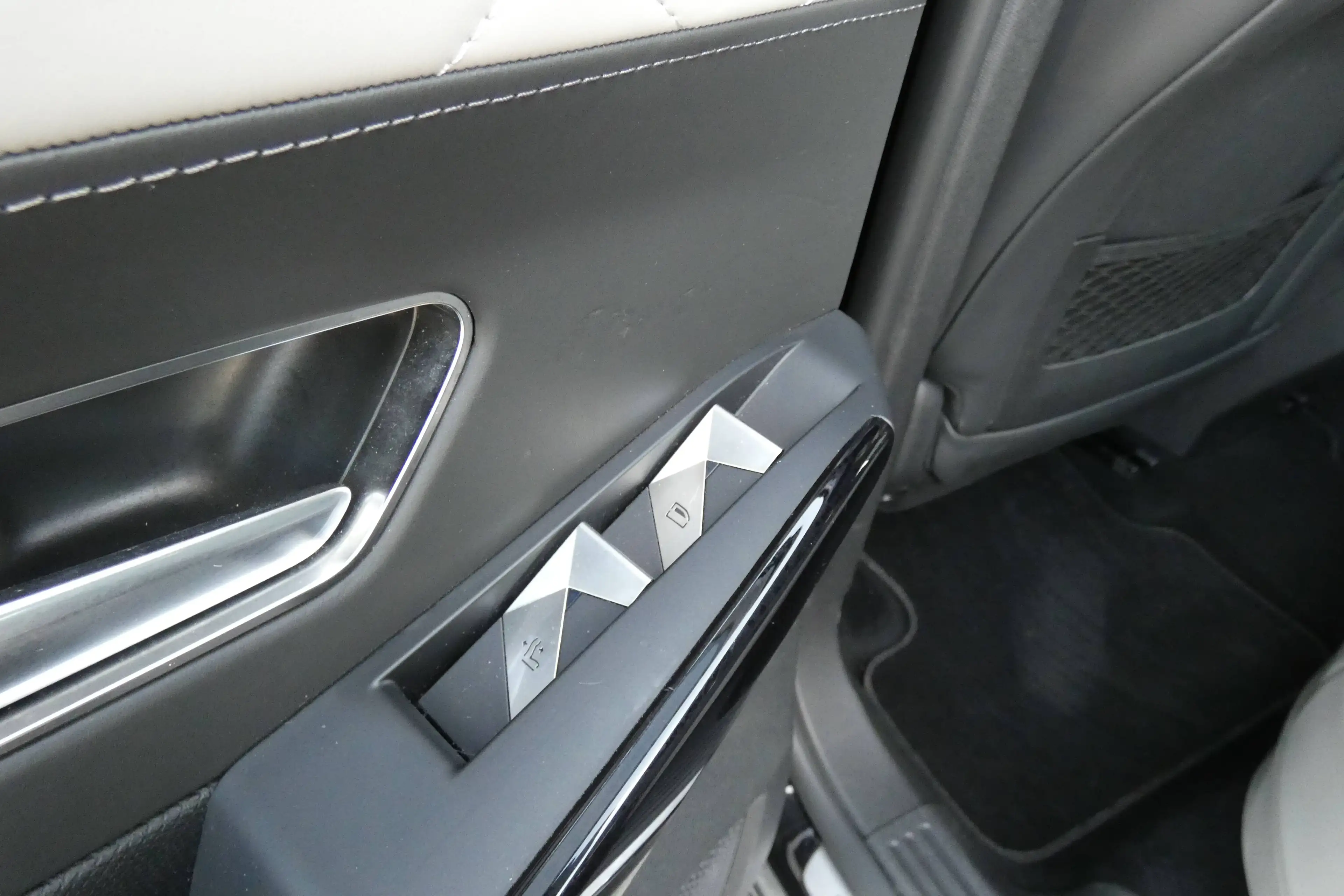DS Automobiles DS 7 E-Tense 225 kW Rivoli 4x2 — photo 15