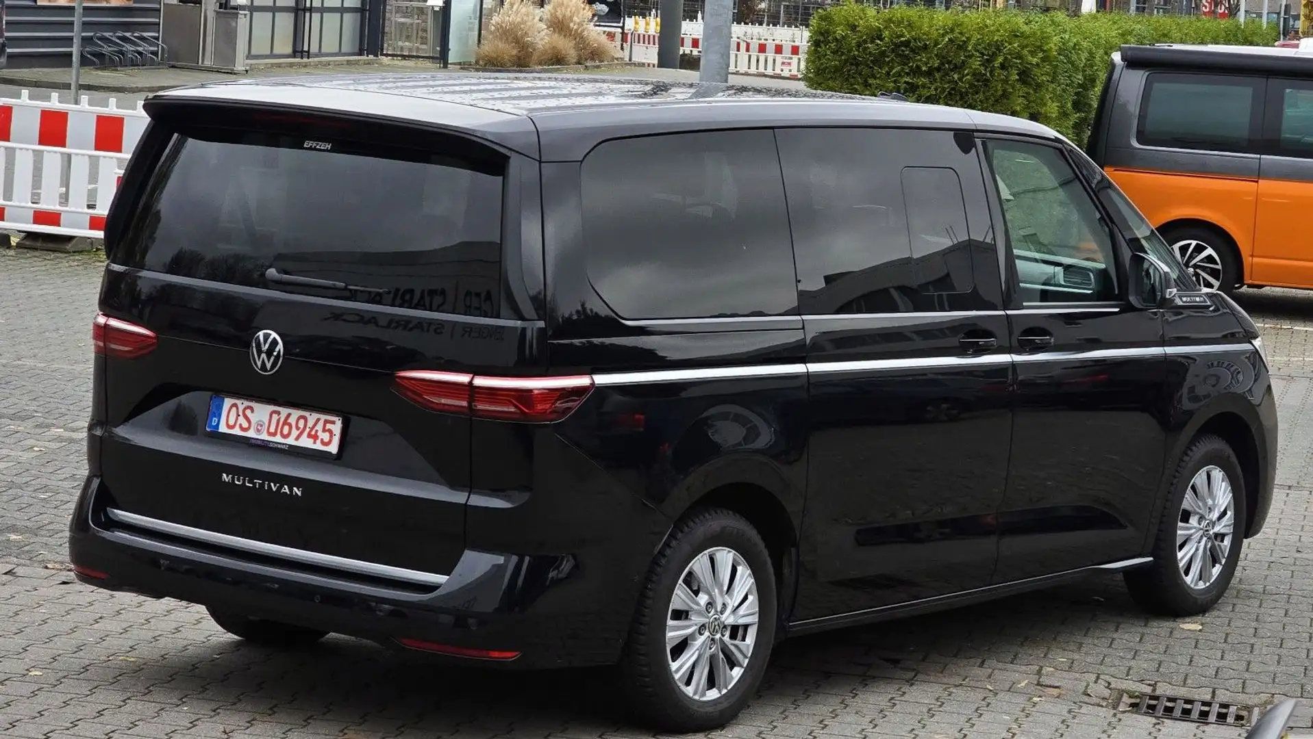 Volkswagen T7 Multivan Highline Style lang IQ HUD HarmKardo Schwarz - 2