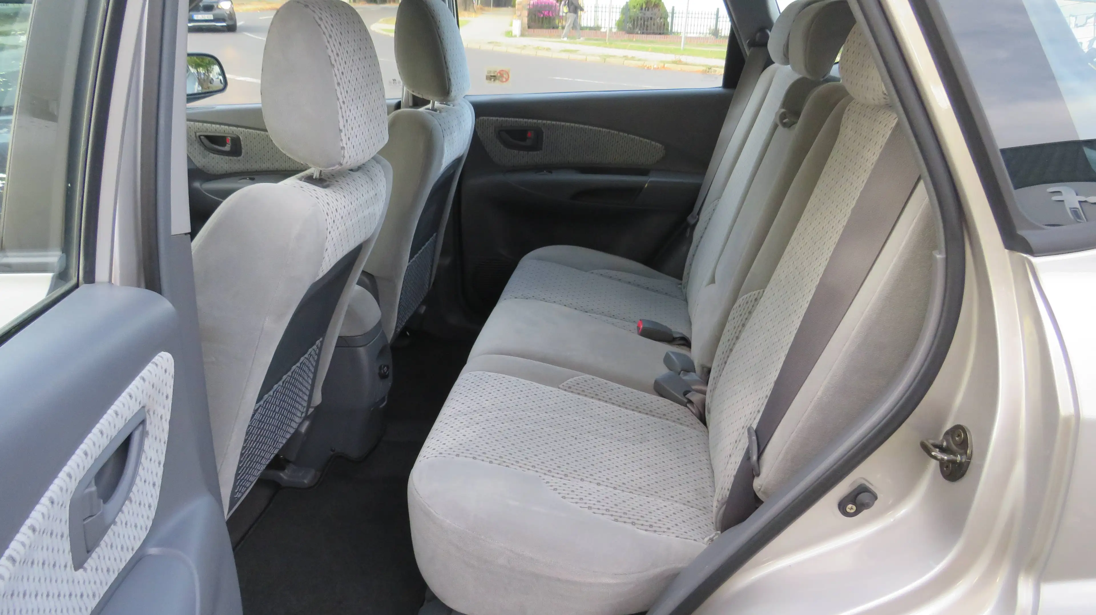Hyundai TUCSON Tucson 2.0 2WD TÜV & Inspektion neu — photo 11