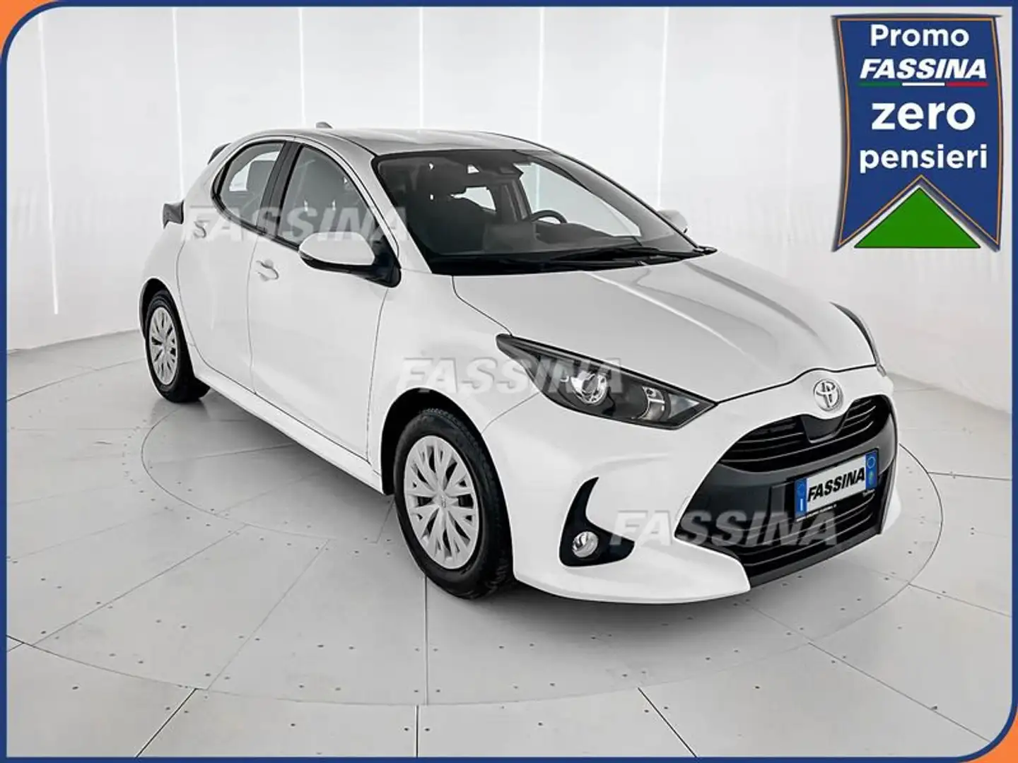 Toyota Yaris 1.0 5 porte Active Bianco - 1