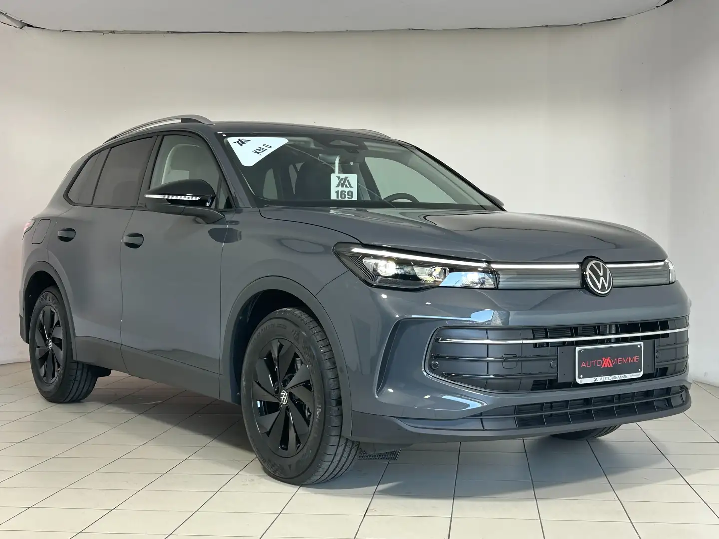 Volkswagen Tiguan Edition Plus + IQ Light + LED Performance Grigio - 2