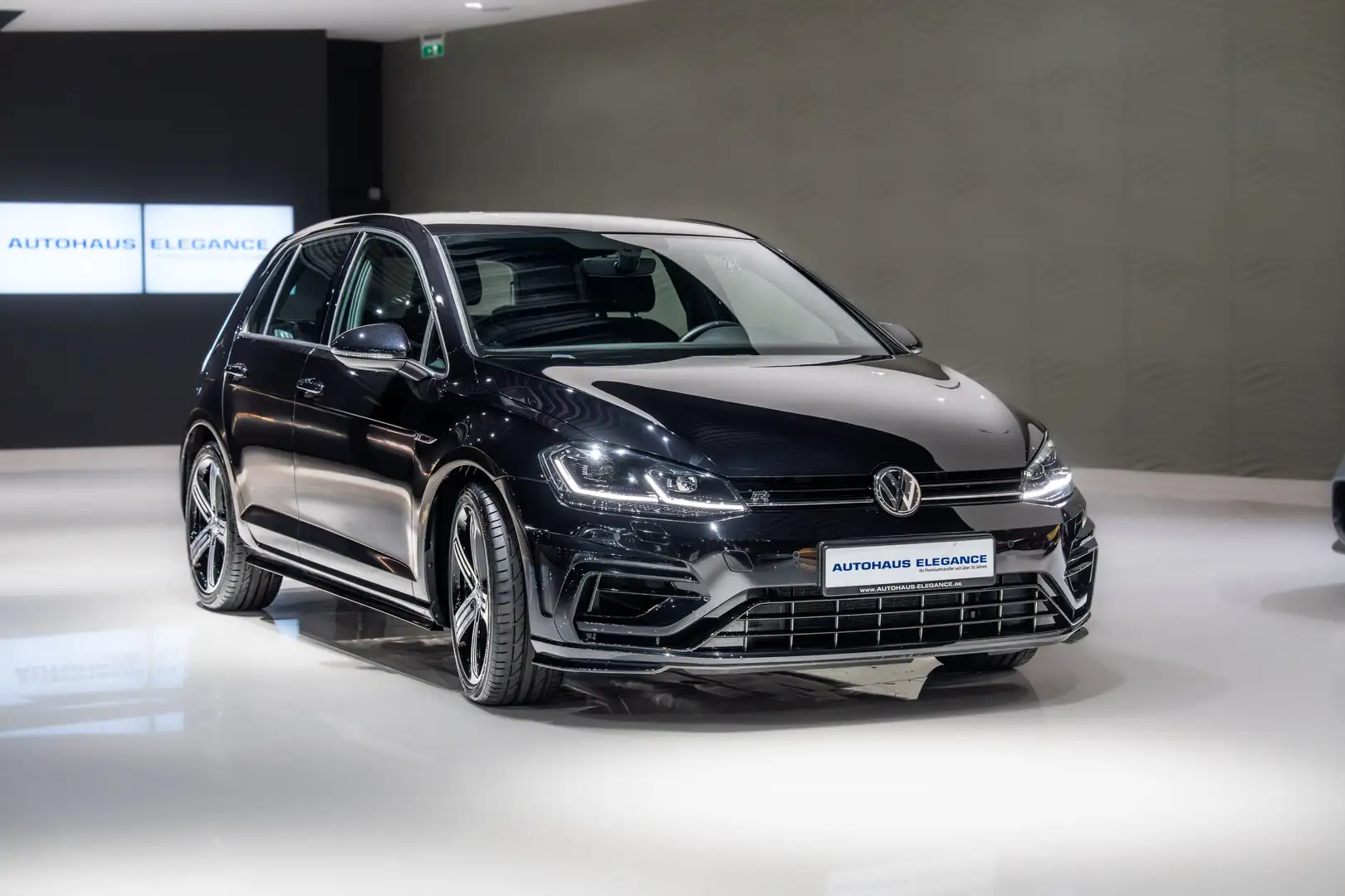 Volkswagen Golf R 4Motion*R-LINE*SPORTSITZE*LED*1.HAND*LM18 Black - 2