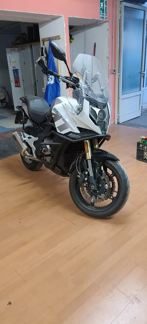 CFMOTO 650 MT depotenziata Bianco - 1