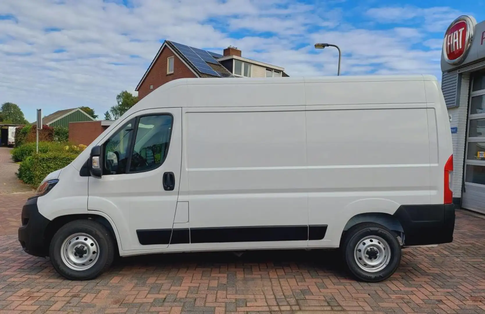 Fiat Ducato 35 2.2 MultiJet L2H2 140PK maxi Wit - 2
