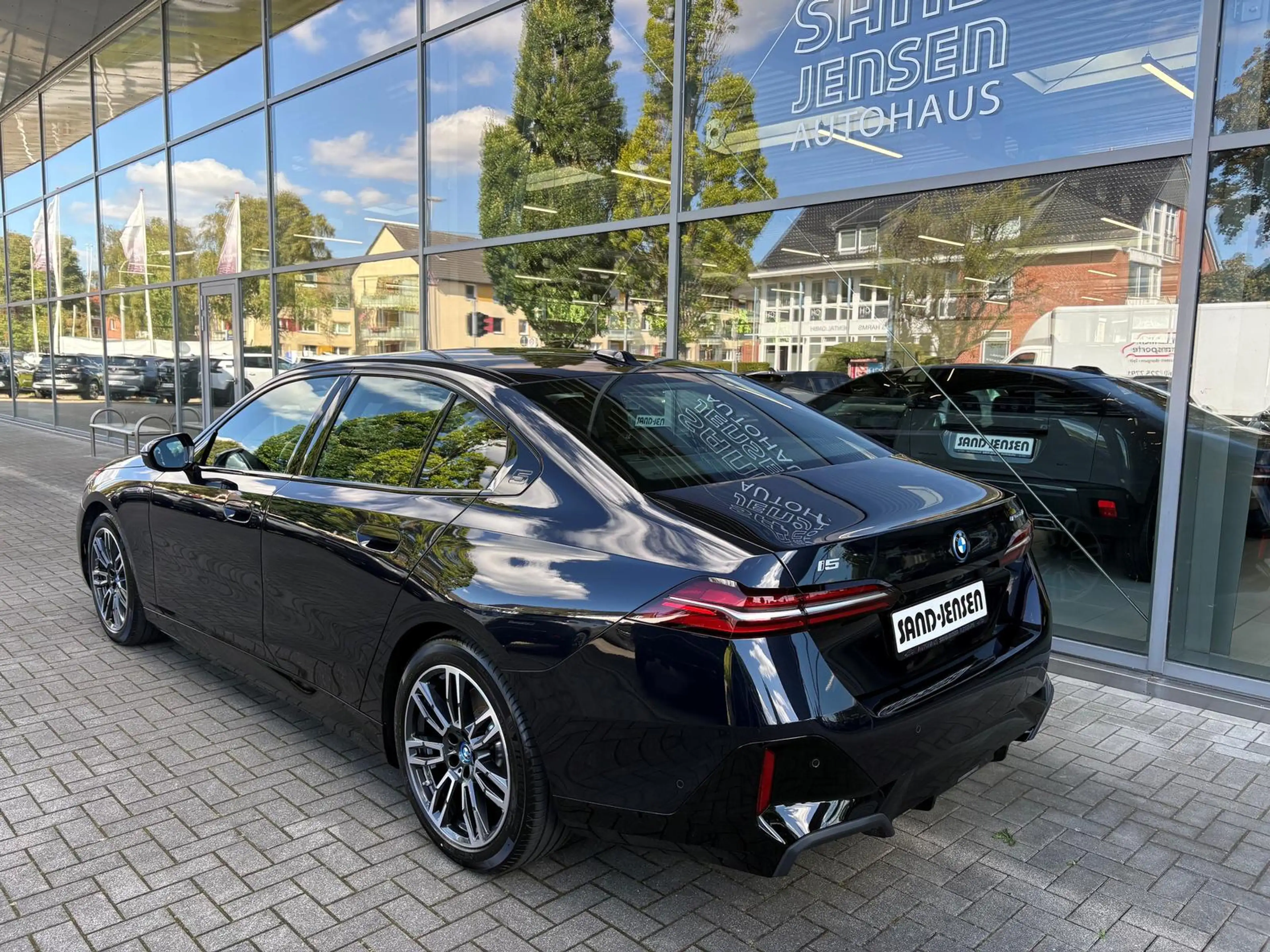 BMW i5 eDrive40 Inno Driveas+ Parkas+ Travel H&K AHK — photo 4
