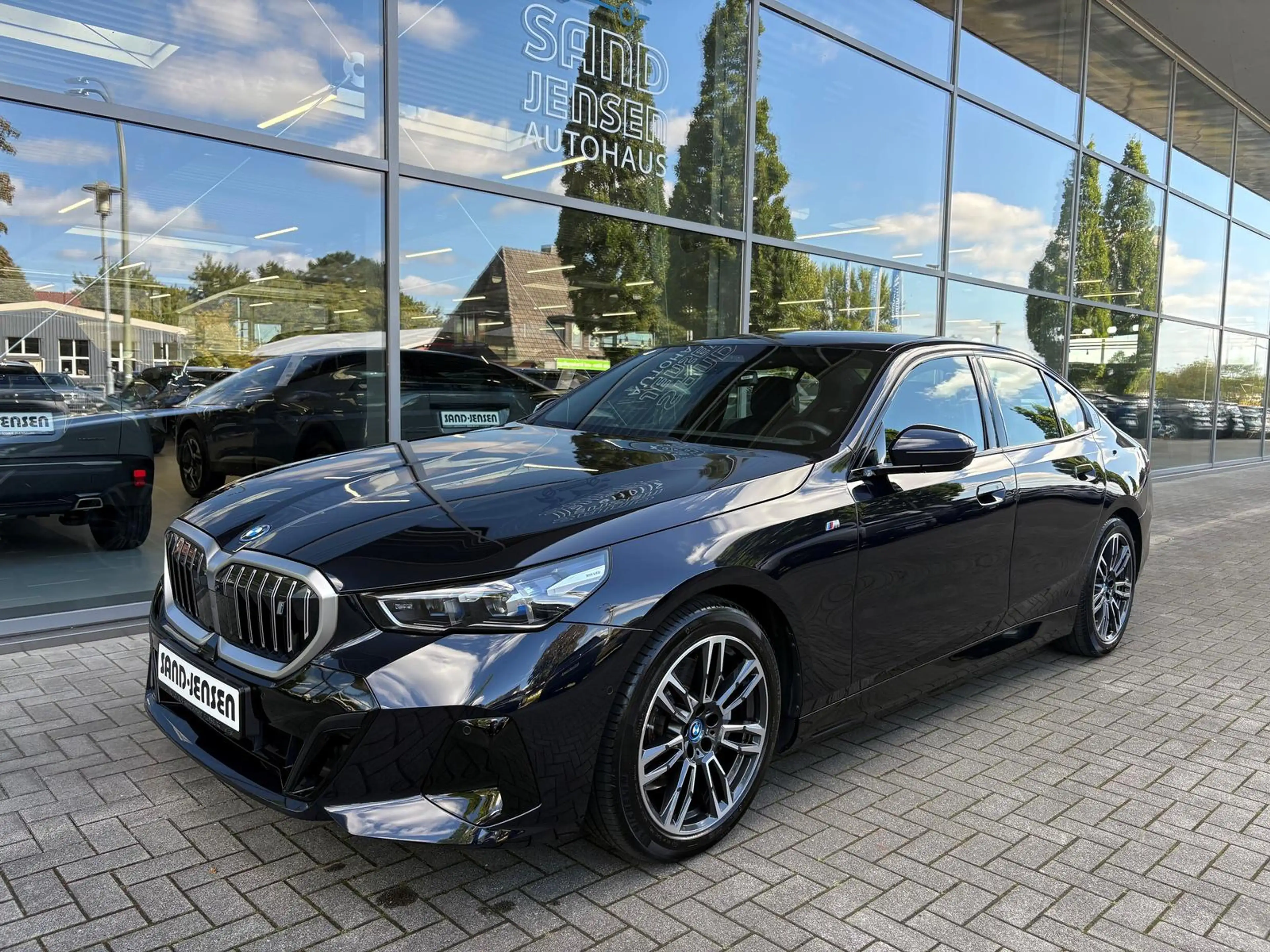 BMW i5 eDrive40 Inno Driveas+ Parkas+ Travel H&K AHK — photo 2