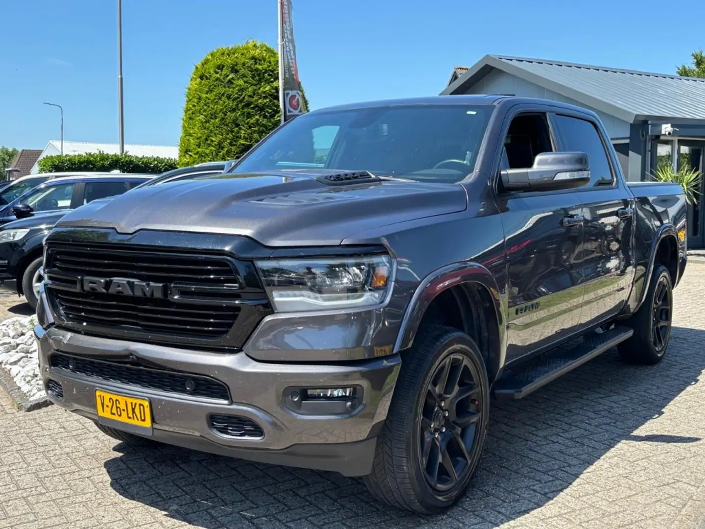 Dodge RAM 1500 5.7 V8 4x4 Laramie Sport 2020 LPG Onderbouw Grijs - 1