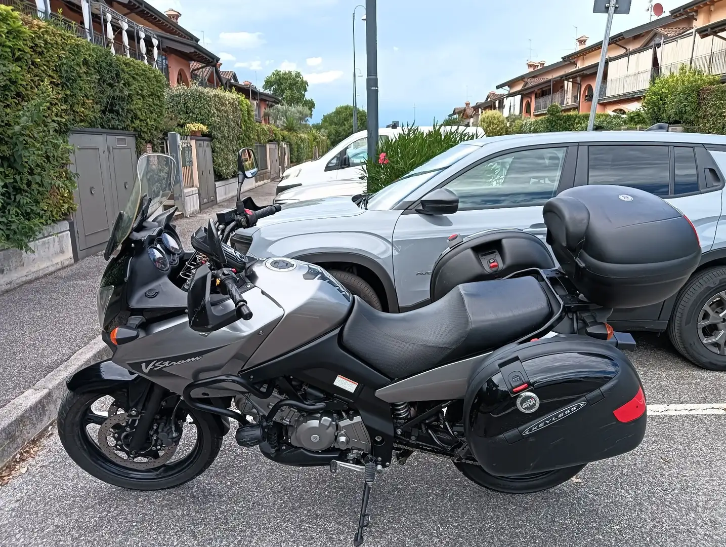 Suzuki V-Strom 650 Срібний - 1