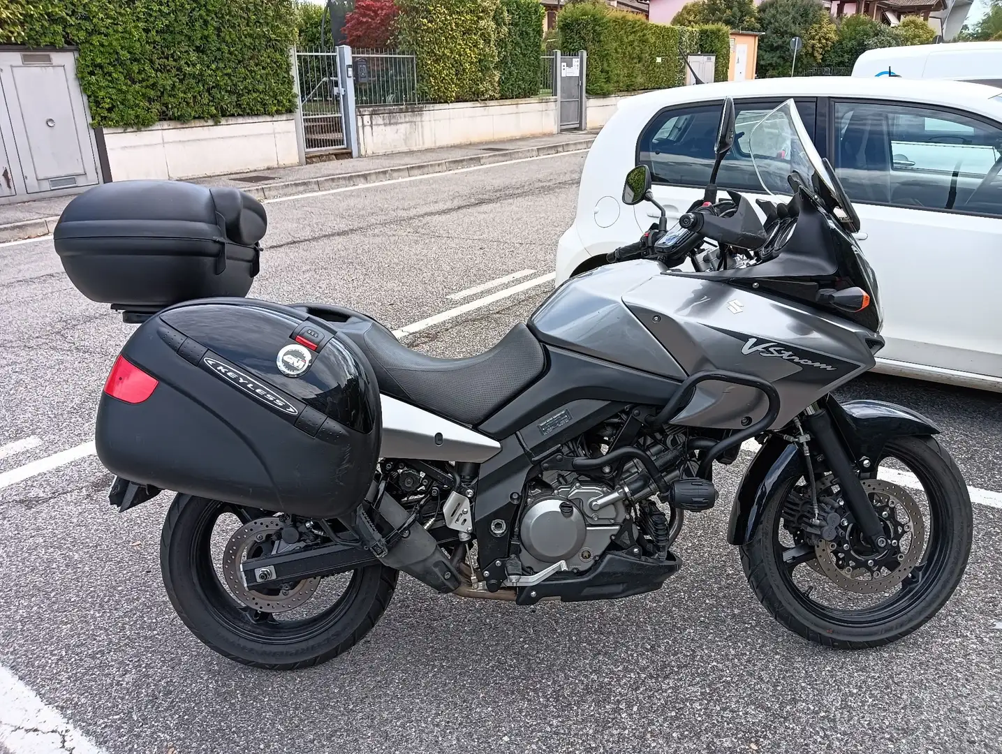 Suzuki V-Strom 650 Срібний - 2